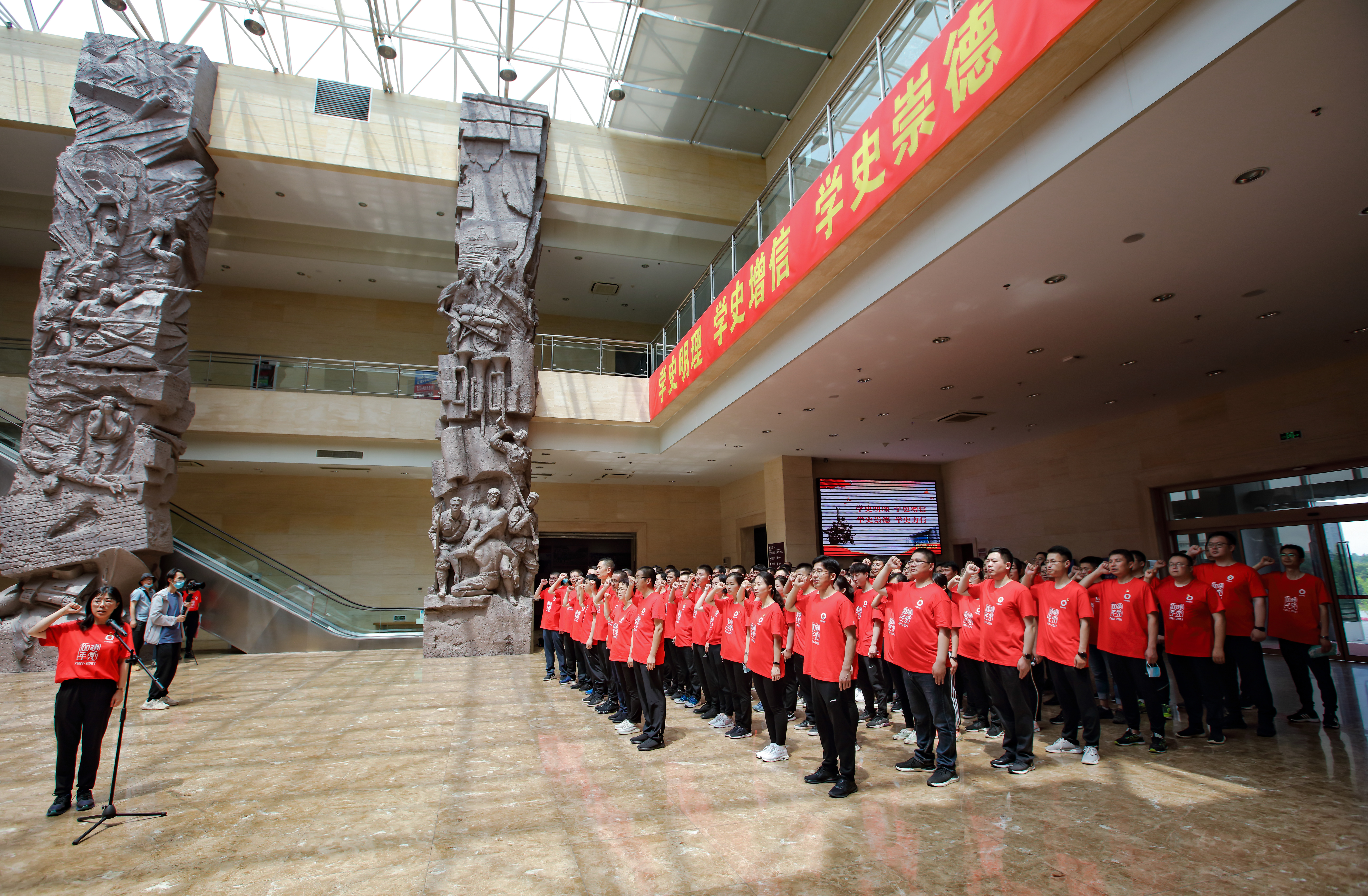 202106211653571624265637866625.jpg 2.在连云港市革命纪念馆重温入党誓词.jpg